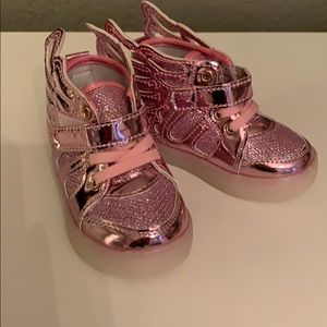 Wing shoes light up